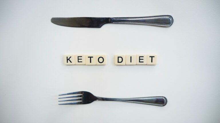 Building Muscle and Cutting Carbs: The Keto Diet Approach